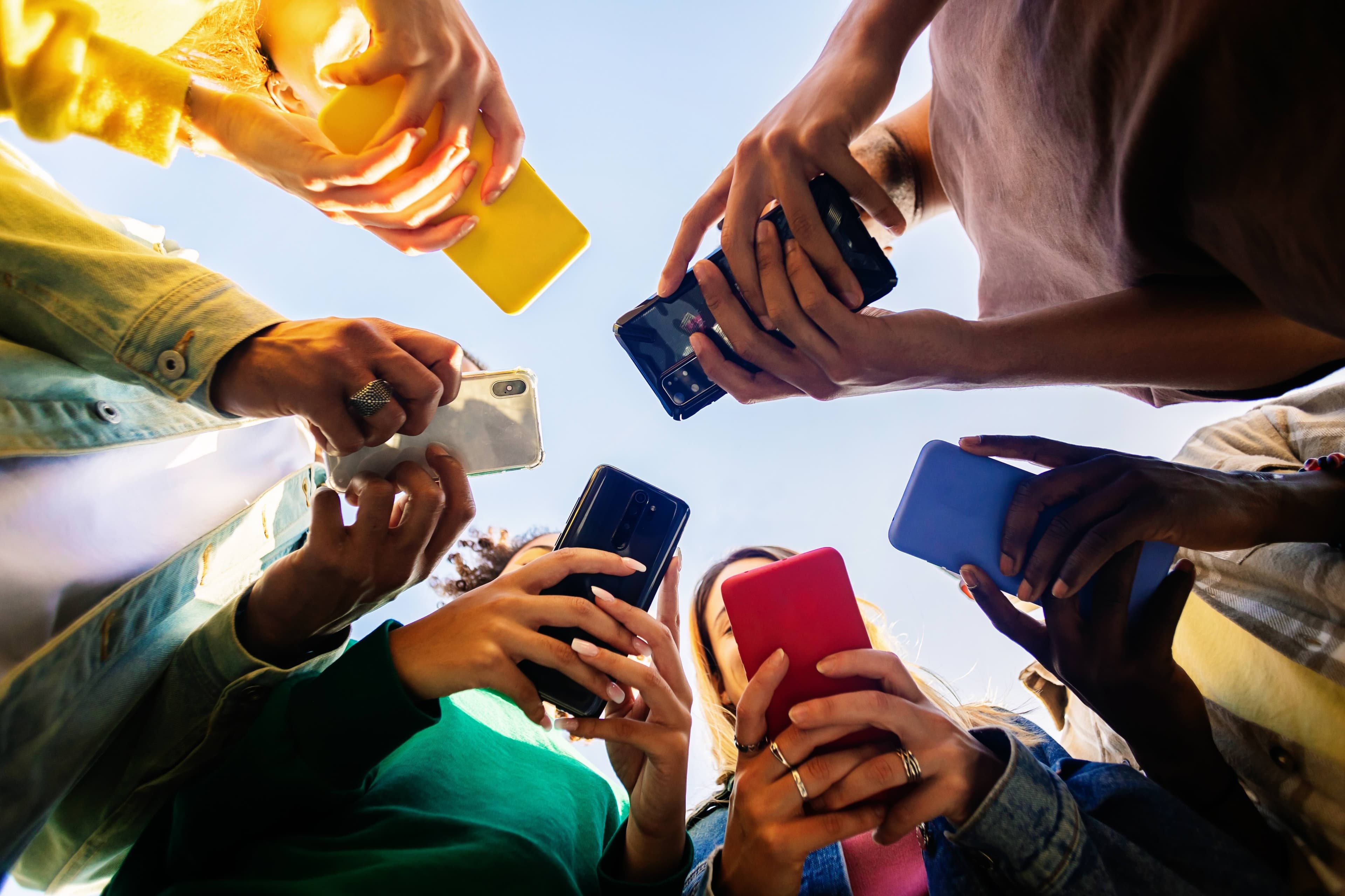 students-texting