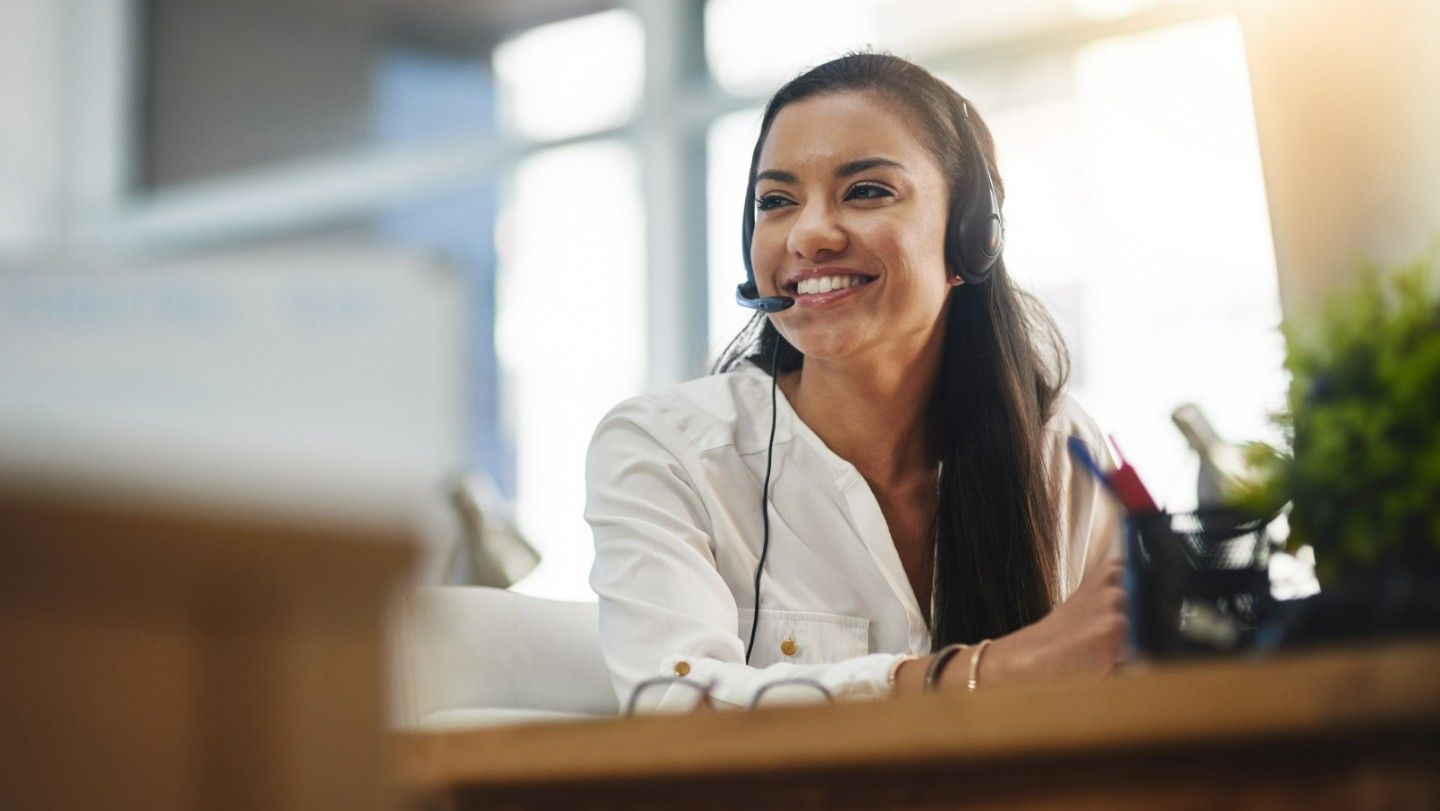 happy-call-centre-worke