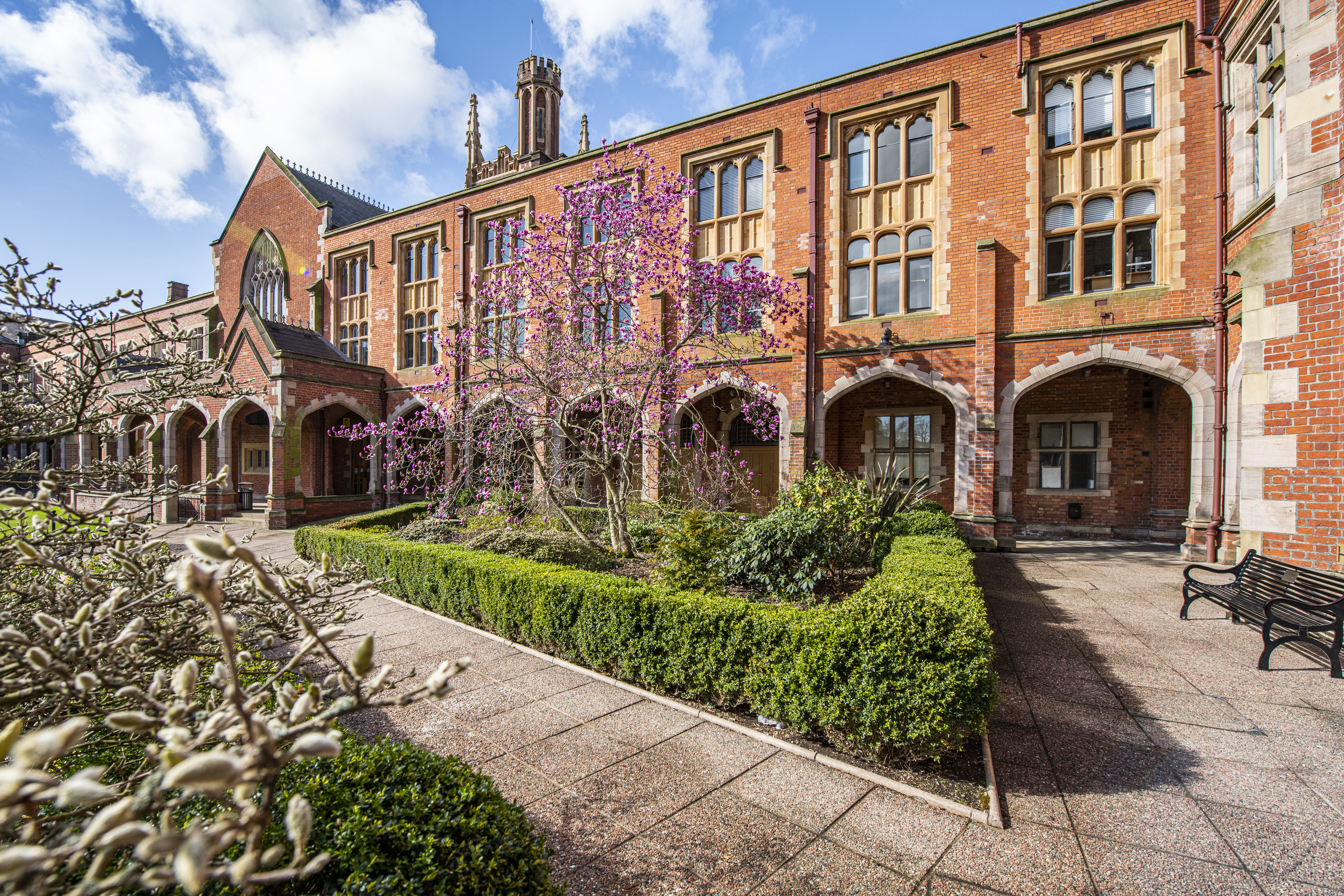 Gecko helps Queen’s University Belfast Transform its Virtual, International and On-Campus Events 